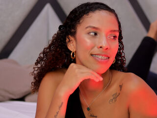 camgirl playing with sextoy NicoleBakker