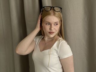 naked webcamgirl NikkiByous
