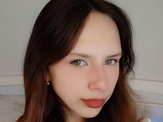 hot cam girl fingering shaved pussy OdelinaBarris