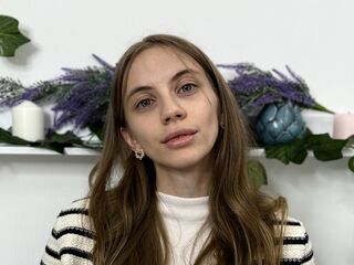 hot cam girl fingering pussy QuennaGammell