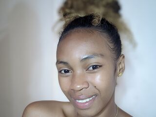 camgirl playing with vibrator RasoaAlice