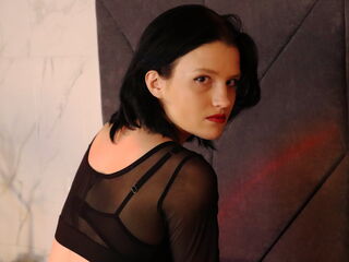 girl shaving pussy RowenBenson