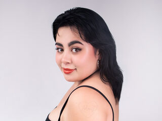 hot cam girl fingering shaved pussy RoxanaElegance