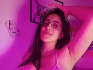 camgirl masturbating with dildo SerenaWein