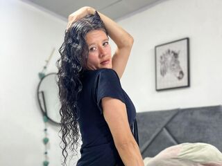 masturbating cam girl SereneBaqu