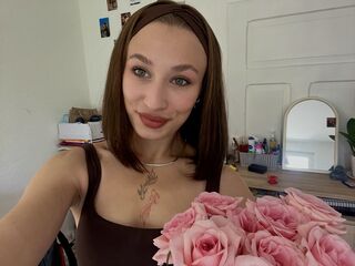 topless camgirl SophieMadsen