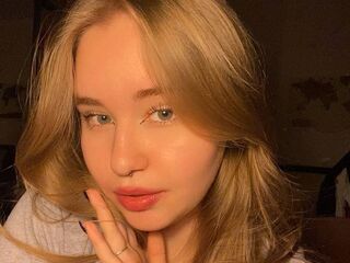 camslut naked SusanLee