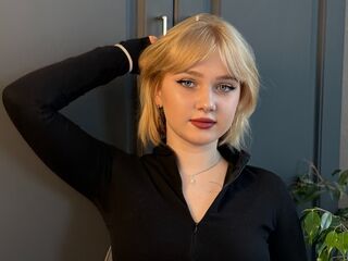 naughty cam girl masturbating UdelaGoodhart