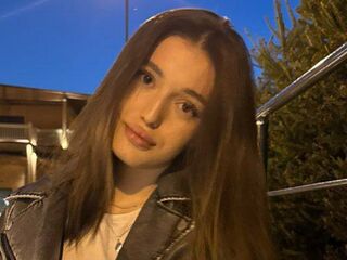 camslut fingering shaved pussy VeronicaColle