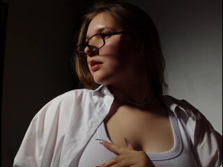 camwhore shaved pussy WhiteeChloee